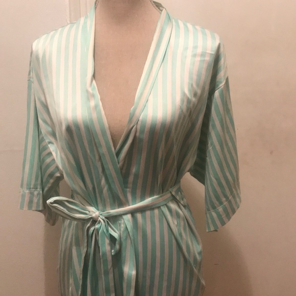 Forever 21 Robe - Picture 3 of 7